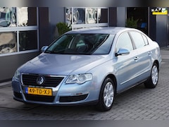 Volkswagen Passat - 1.6 Comfortl. NAP Clima/Cruise/APK 04-2027