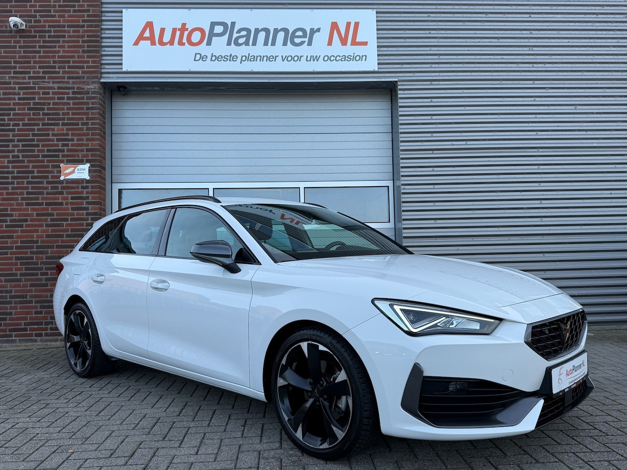 CUPRA Leon Sportstourer - 1.5 eTSI! Incl. Btw! Carplay! Sfeer.! - AutoWereld.nl