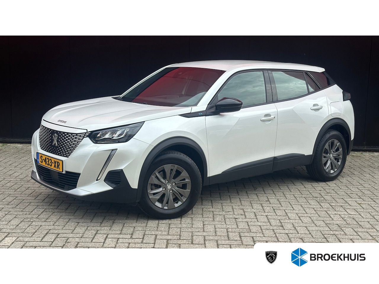 Peugeot e-2008 - EV Active Pack 50 kWh | Navigatie | Camera | Apple Carplay / Android Auto | SOH 97,56% | A - AutoWereld.nl