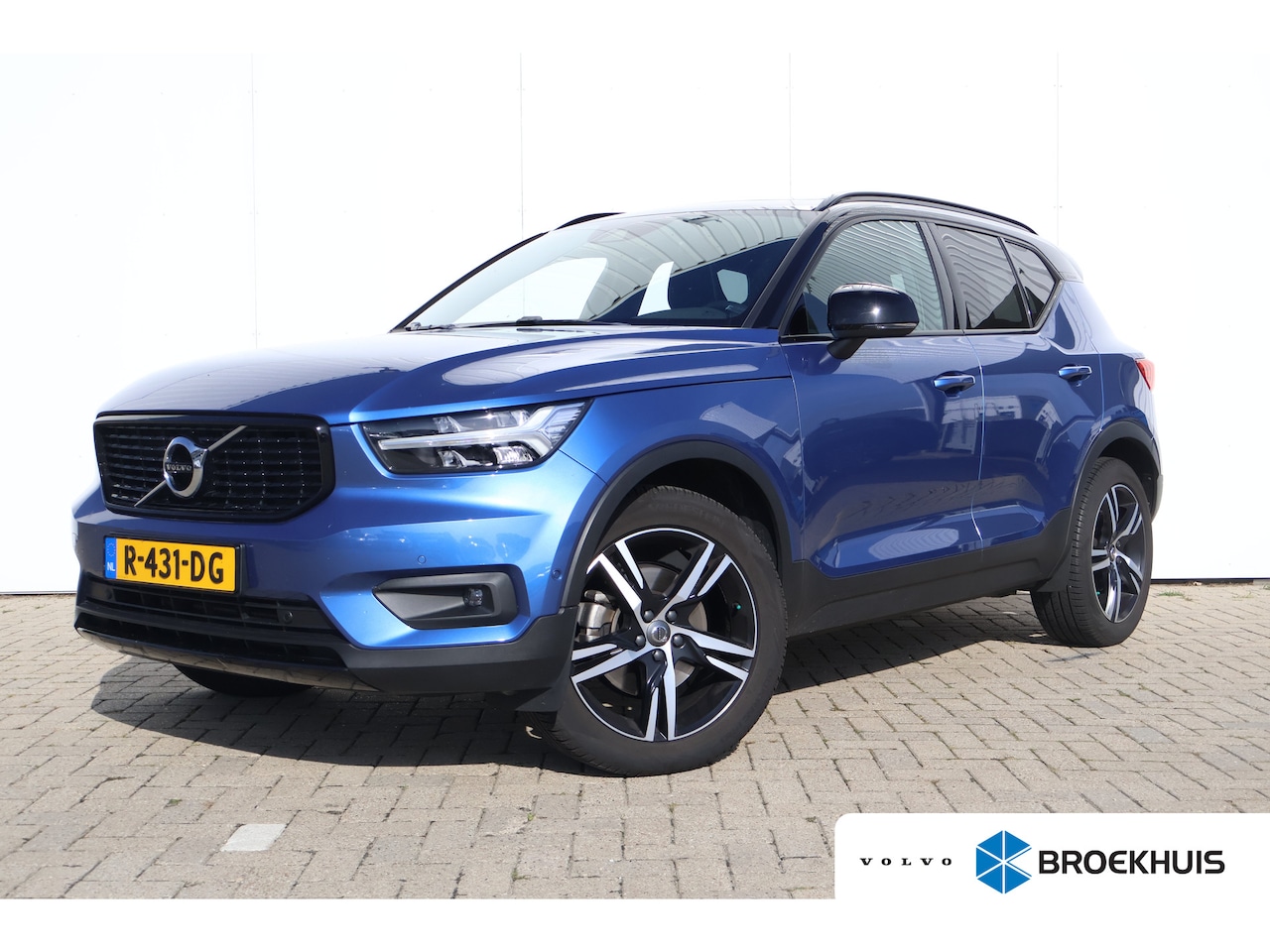 Volvo XC40 - 2.0 T4 R-Design | Harman Kardon | Trekhaak | Pano | Nubuck | Bursting Blue | - AutoWereld.nl