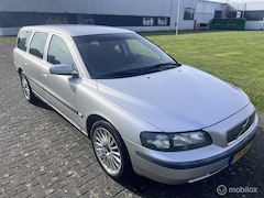 Volvo V70 - 2.4 Bi-Fuel Automaat / APK / Airco / Trekhaak / NAP /