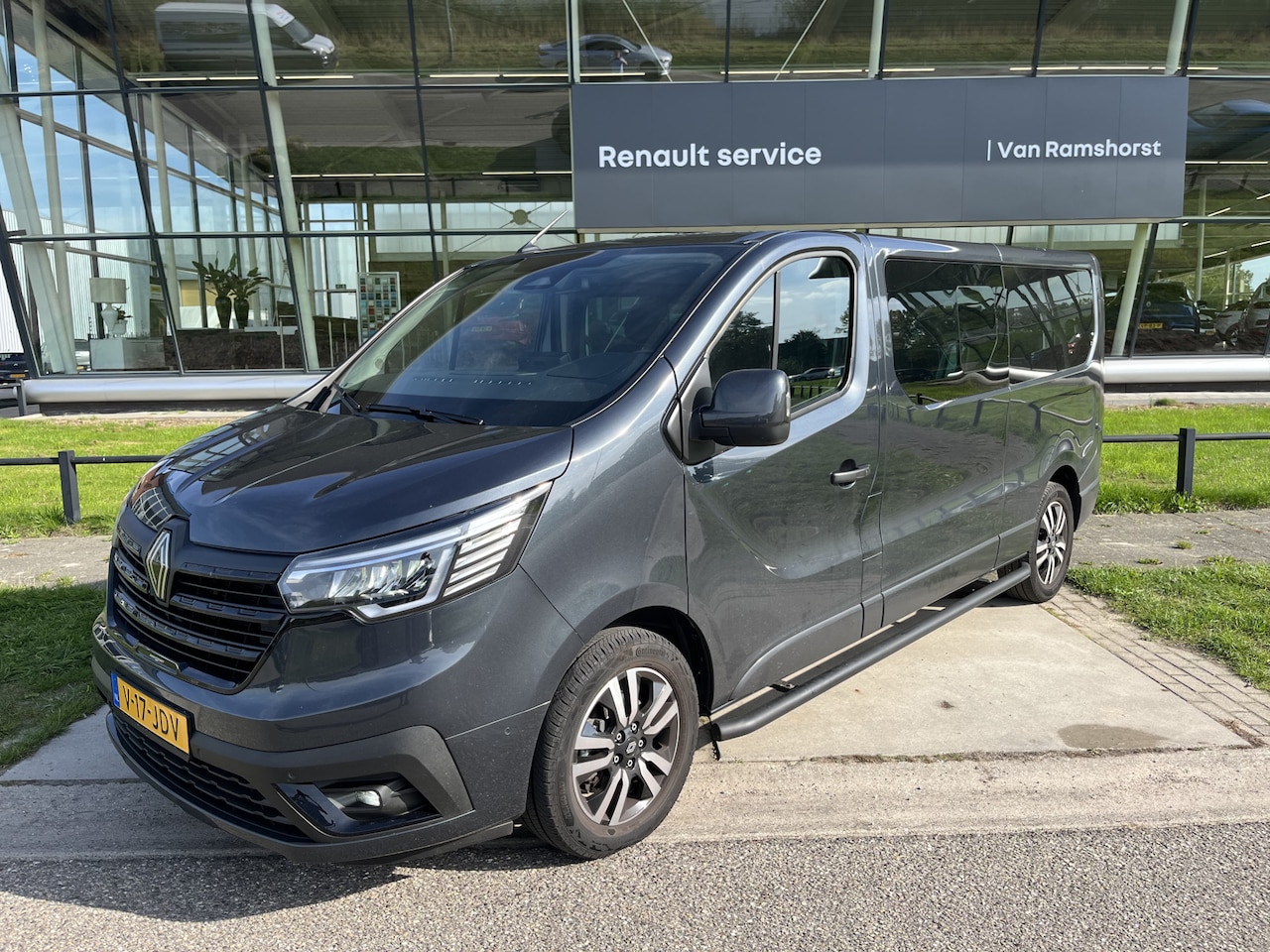 Renault Trafic - 2.0 Blue dCi EDC Automaat 170PK anniversary T29 L2H1 Extra DC / Trekhaak / Camera / Parkee - AutoWereld.nl
