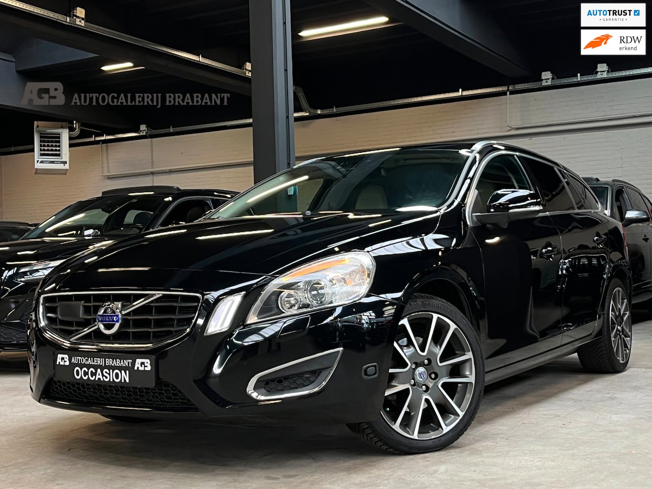 Volvo V60 - 1.6 T4F Summum /Dodehoek/Cruise/XenonLed/Stoelverw - AutoWereld.nl