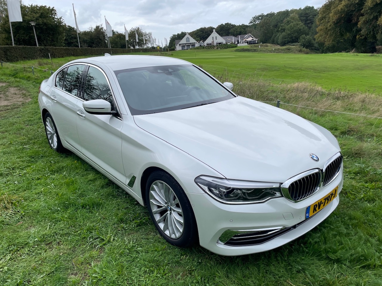 BMW 5-serie - 520i High Executive Luxury Luine - AutoWereld.nl