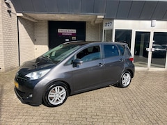 Toyota Verso S - 1.3 VVT-i Dynamic / PANORAMA RAAM / HOGE INSTAP / APK 2027