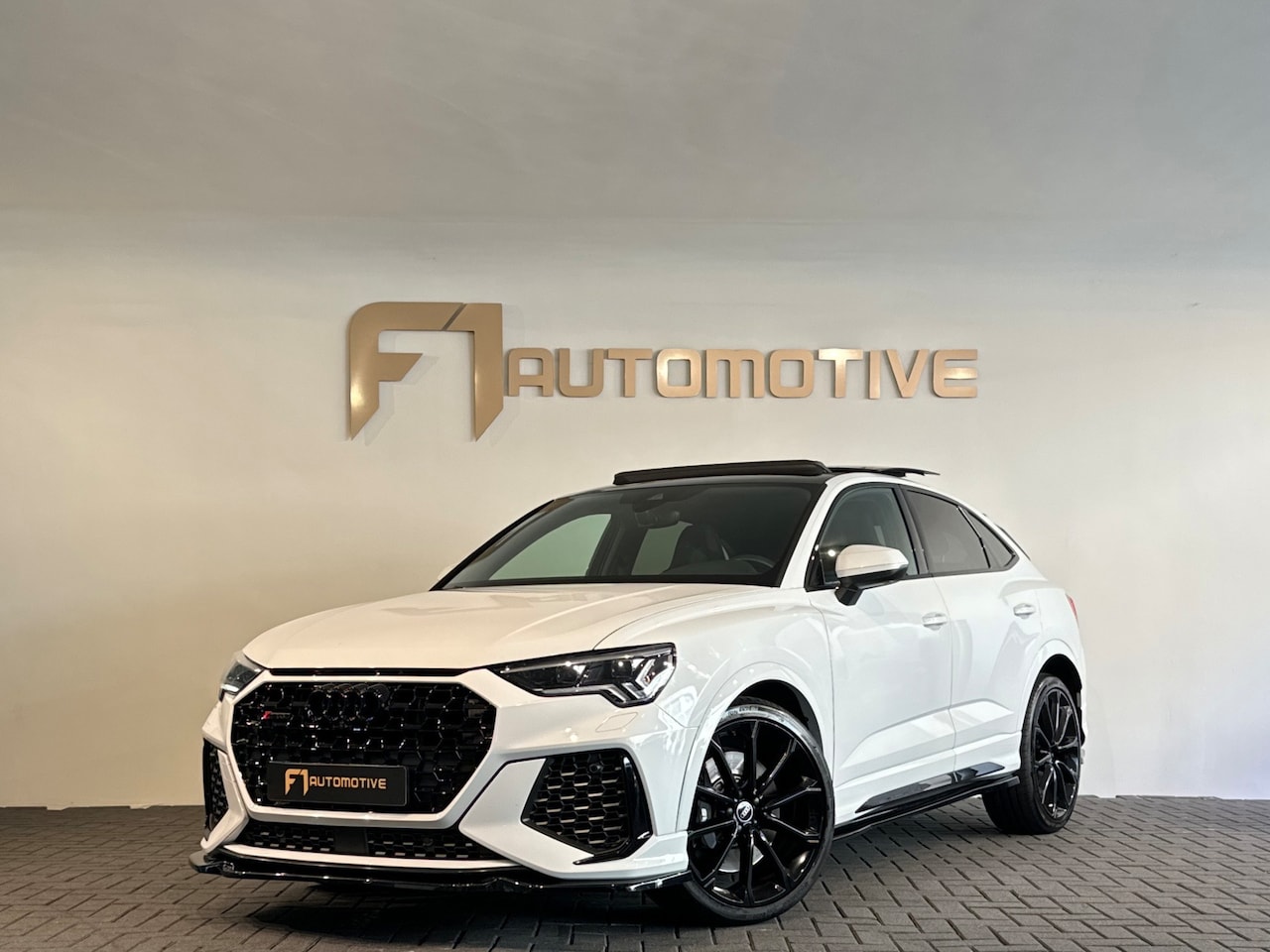 Audi RSQ3 Sportback - 2.5 TFSI Pano|B&O|360|Carbon|Keyless|Blindspot - AutoWereld.nl