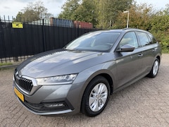 Skoda Octavia Combi - 1.0 TSI Business Edition Carplay/Clima/Cruise/PDC/Trekhaak