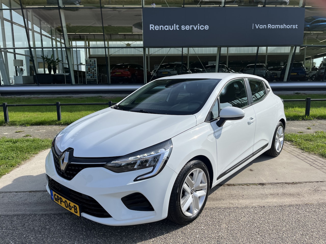 Renault Clio - 1.6 E-Tech Hybrid 140PK / Dealer onderhouden / Automaat / Trekhaak / Airco / Cruise / - AutoWereld.nl