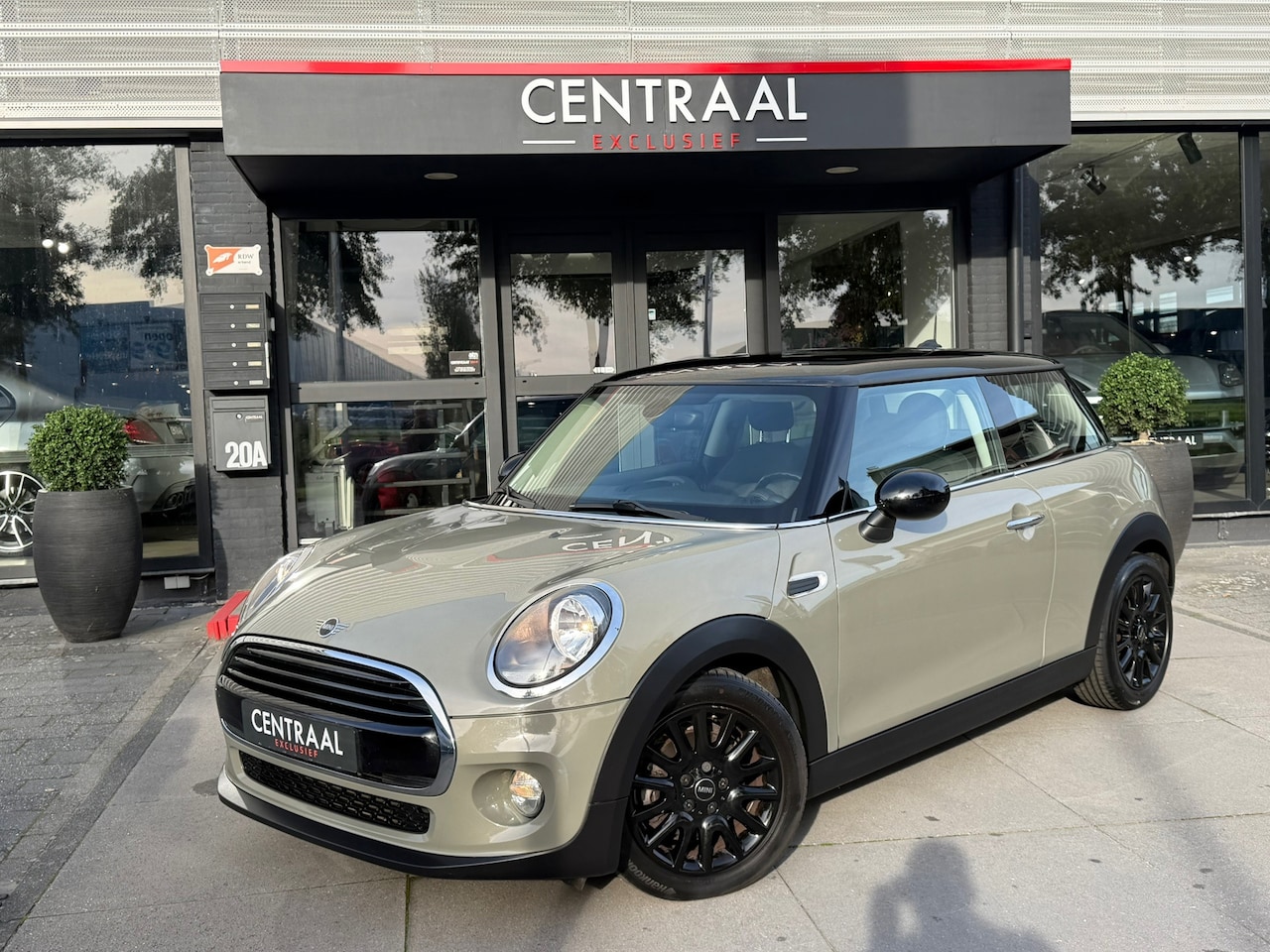 MINI 3-Deurs - 1.5 Cooper Pepper Autom|Carplay|Origineel-NL|Navi|PDC|136PK|Cruisecontrol - AutoWereld.nl