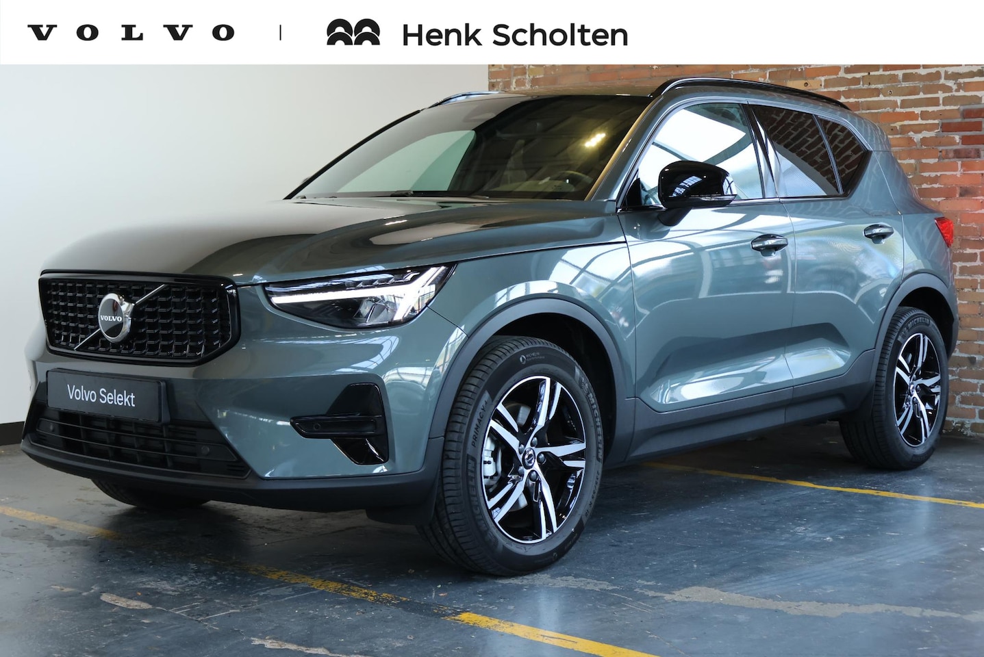 Volvo XC40 - B4 Plus Dark |Semi-Electrische Wegklapbare Trekhaak | Verwarmbare voorstoelen | achterbank - AutoWereld.nl