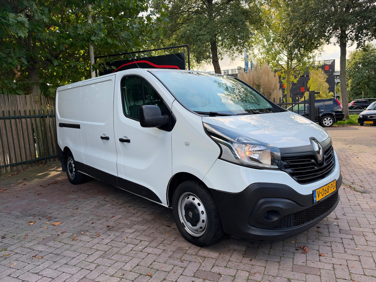 Renault Trafic - 1.6 dCi T29 L2H1 Comfort Energy Airco Nav Cruise-con - AutoWereld.nl