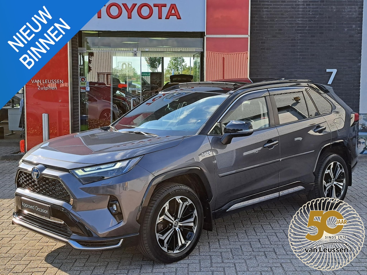 Toyota RAV4 - 2.5 Plug-in Hybrid AWD Bi-Tone Plus NAVIGATIE TREKHAAK GEHEUGENFUNCTIE BESTUURDERSSTOEL - AutoWereld.nl