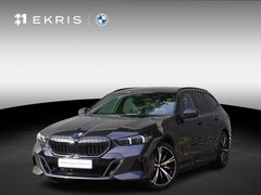 BMW 5-serie Touring - 530e xDrive | M Sportpakket Pro | Trekhaak met elektrisch wegklapbare kogel | 20 inch LM M