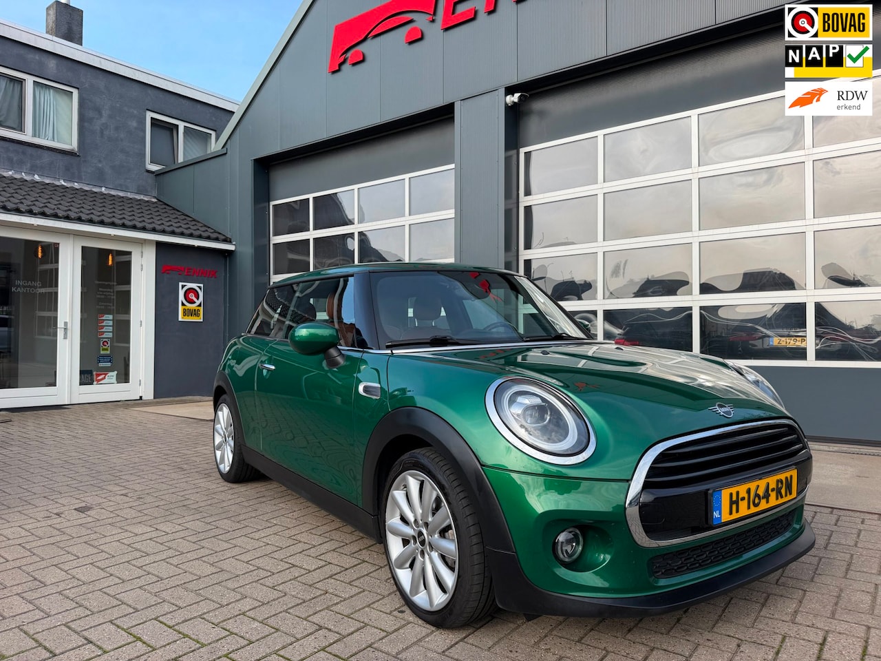 MINI 3-Deurs - 1.5 Cooper Chili / Pano / Sportleder / Cruise / Navi . - AutoWereld.nl