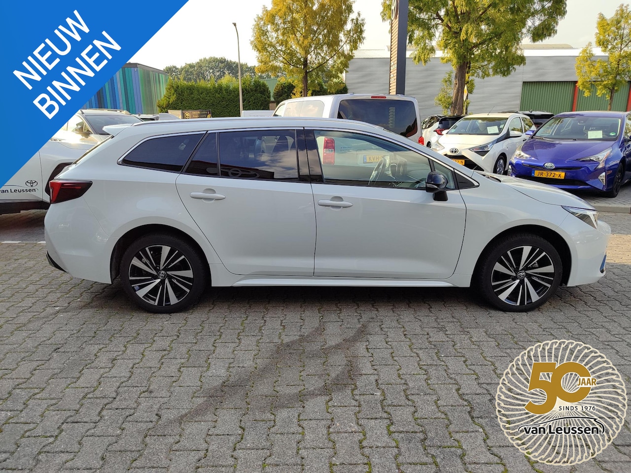 Toyota Corolla Touring Sports - Hybrid 140 DYNAMIC STOEL/STUURVERW PARK-SENSOREN NAVI APPLE/ANDROID 17'' LM-VELGEN CAMERA - AutoWereld.nl