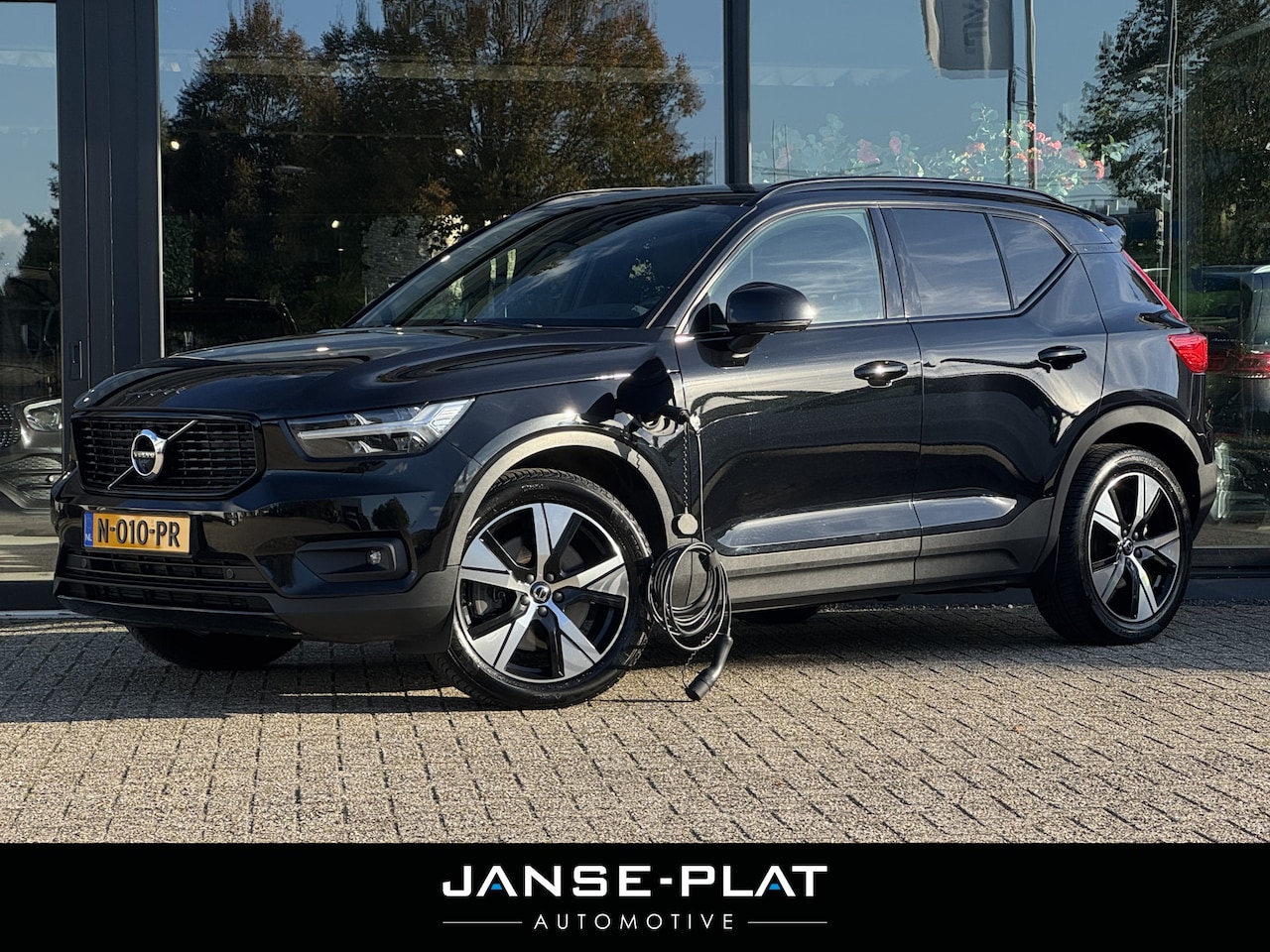 Volvo XC40 - 1.5 T5 Recharge R-Design Pano | Leder | Trekhaak | SoH 93% - AutoWereld.nl