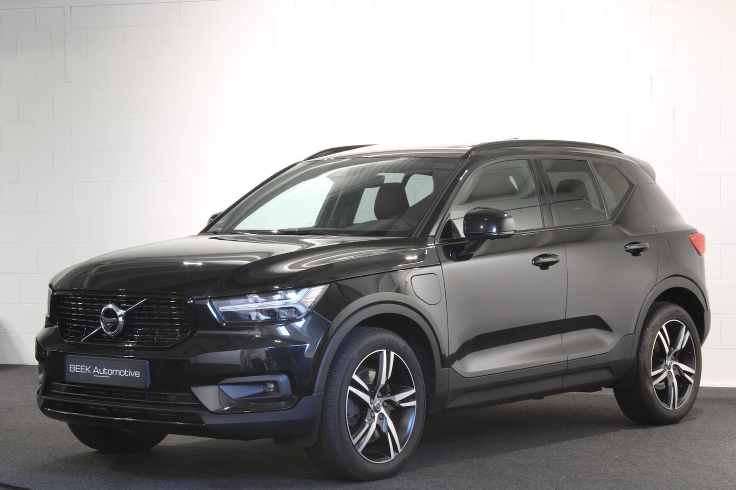 Volvo XC40 - 1.5 T5 Recharge | R Design | H/K | PANO | 360CAM - AutoWereld.nl