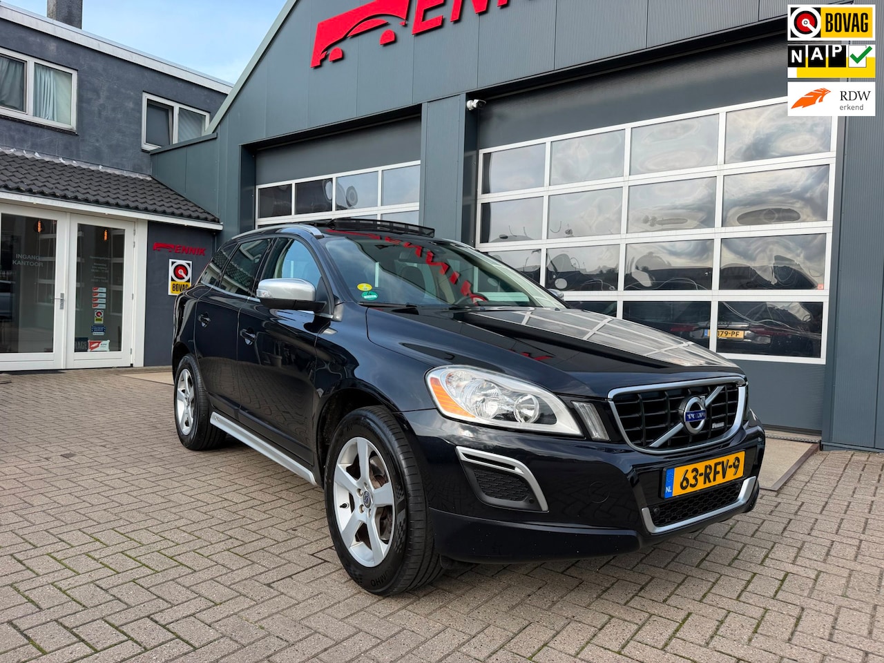 Volvo XC60 - 2.0 D3 R-Design / Pano / Youngtimer / Leder / Top staat !. - AutoWereld.nl