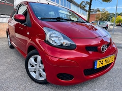 Toyota Aygo - 1.0-12V Aspiration Red AIRCO CV AUTOMAAT