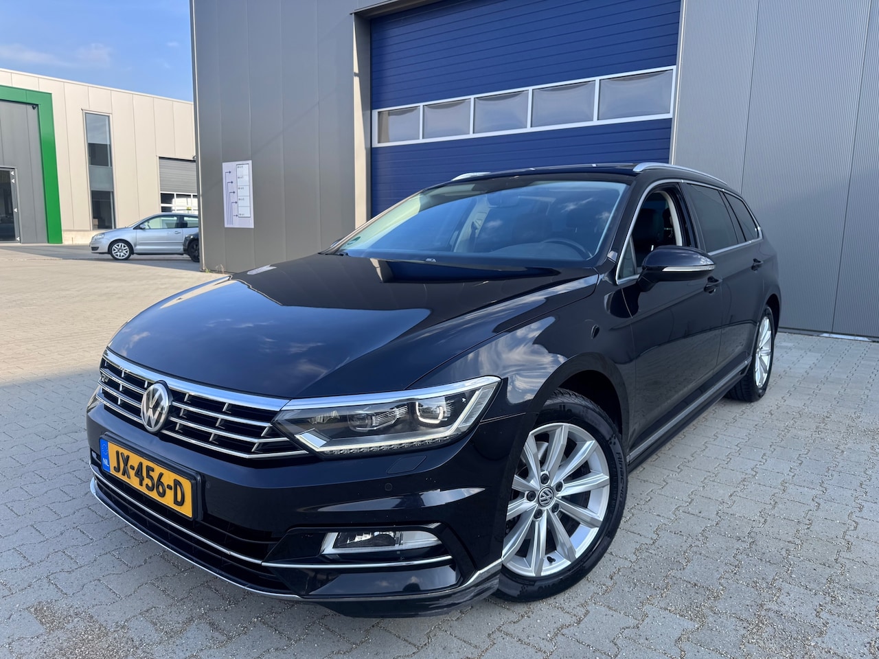 Volkswagen Passat Variant - 1.6 TDI Connected R-line DSG |Pano|virtual cockpit | - AutoWereld.nl