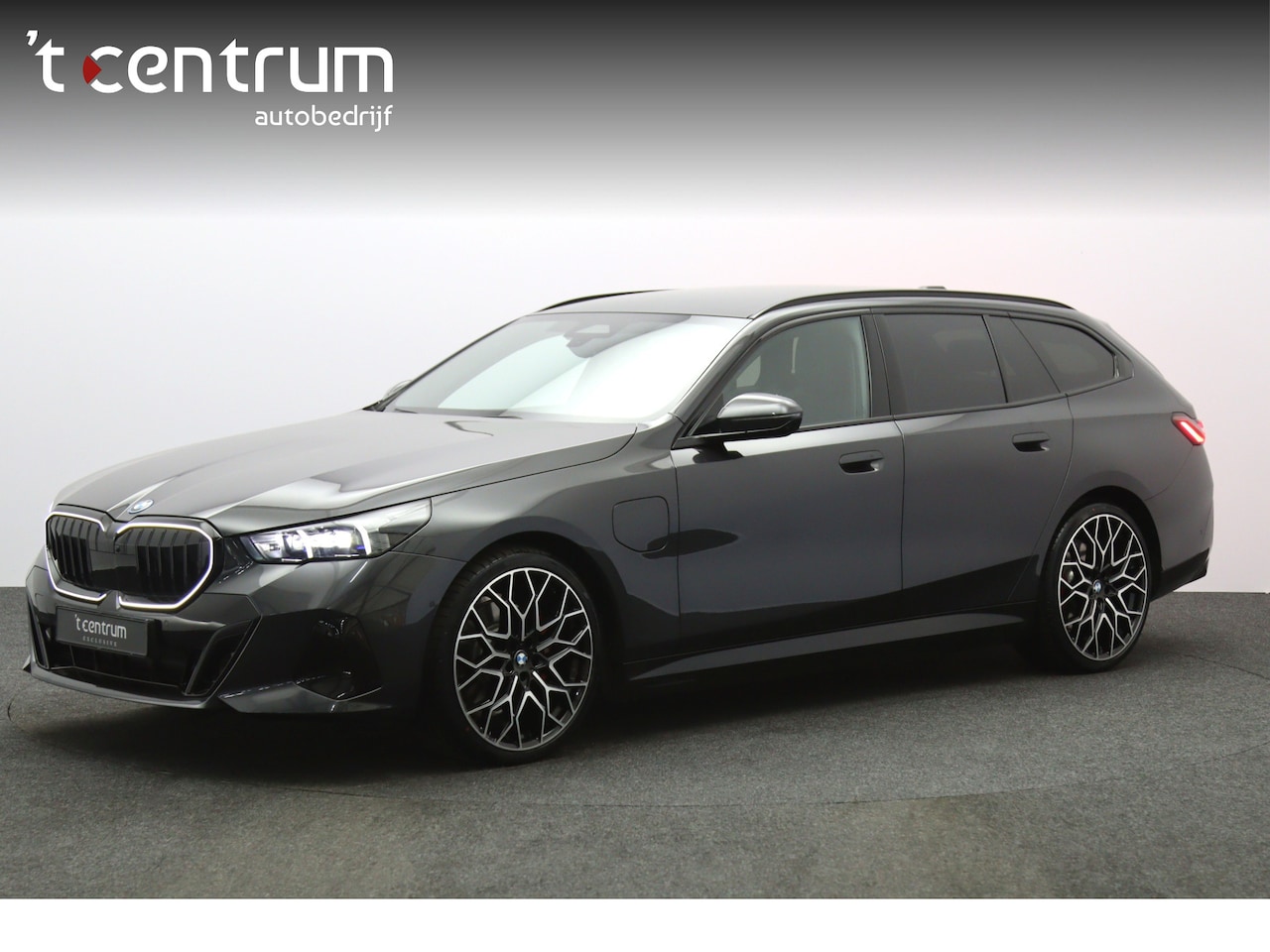 BMW 5-serie Touring - 530e xDrive 300 PK M Sport Pro Edition PHEV, Panoramadak, Trekhaak, H/K Sound, Head-Up - AutoWereld.nl