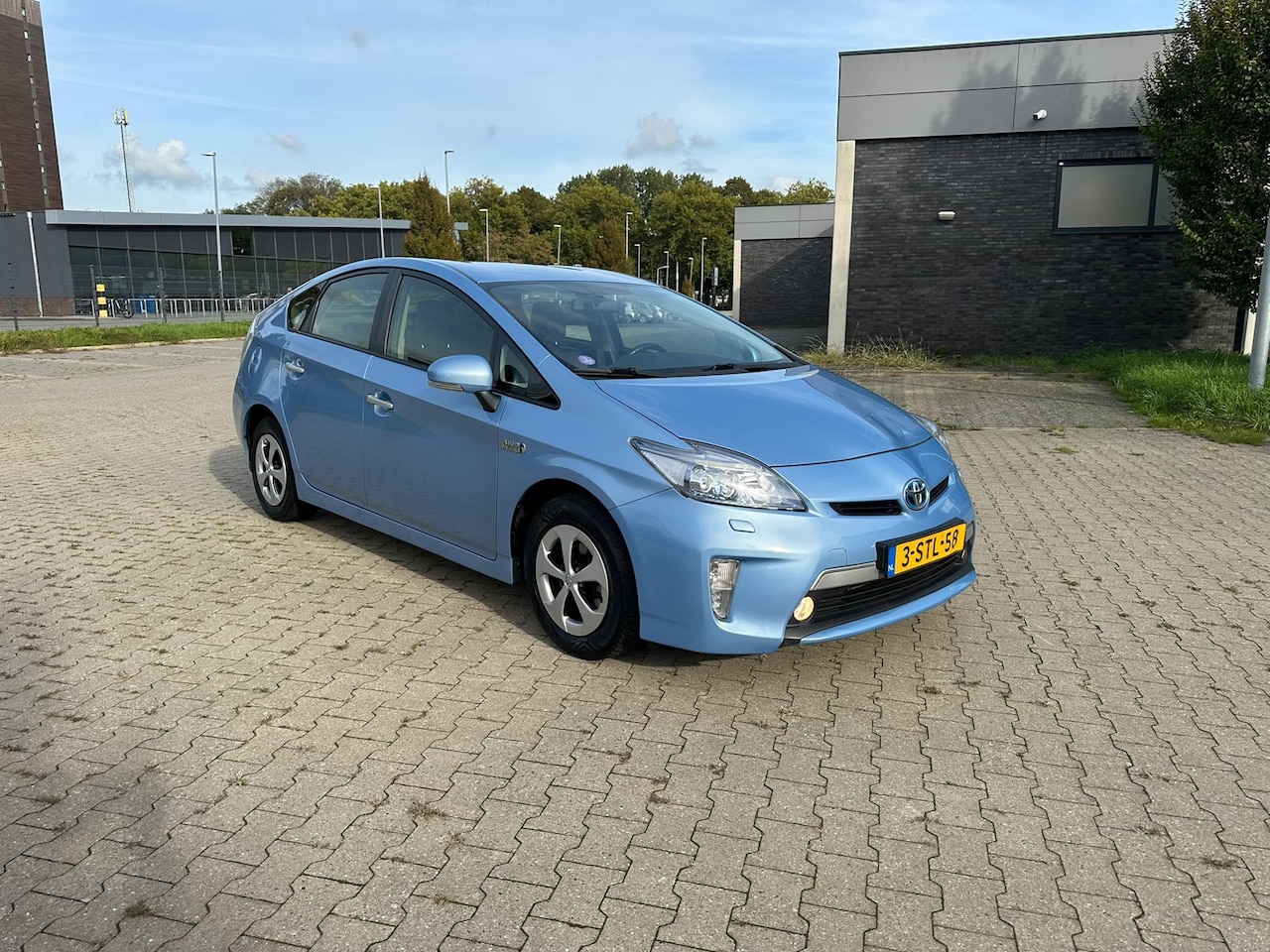 Toyota Prius - 1.8 Plug-in Dynamic Business 1.8 Plug-in Dynamic Business - AutoWereld.nl