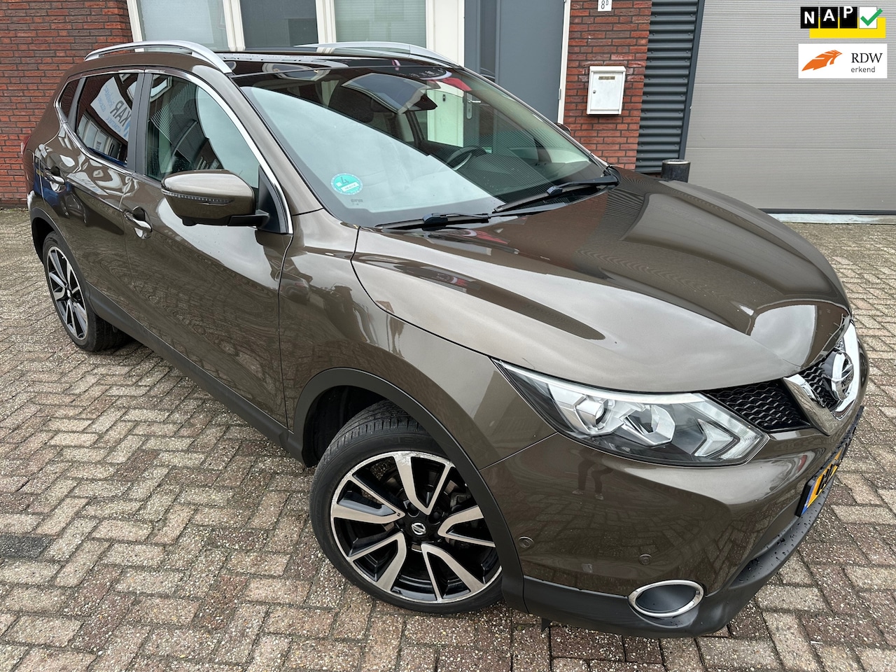 Nissan Qashqai - 1.2 Tekna / Pano / 360 Camera / Leder / Navi / PDC - AutoWereld.nl