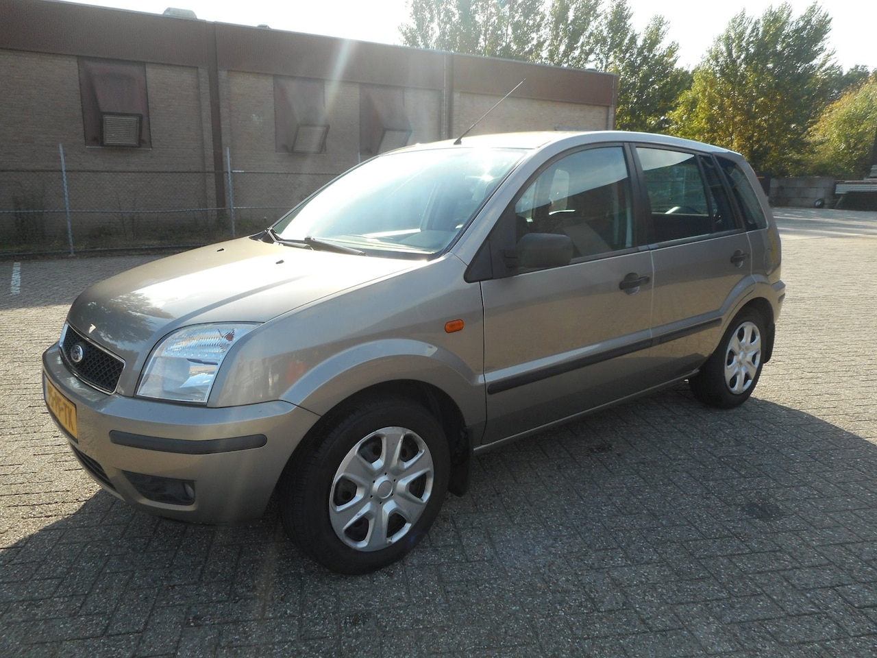 Ford Fusion - 1.6-16V Ghia 1.6-16V Ghia - AutoWereld.nl