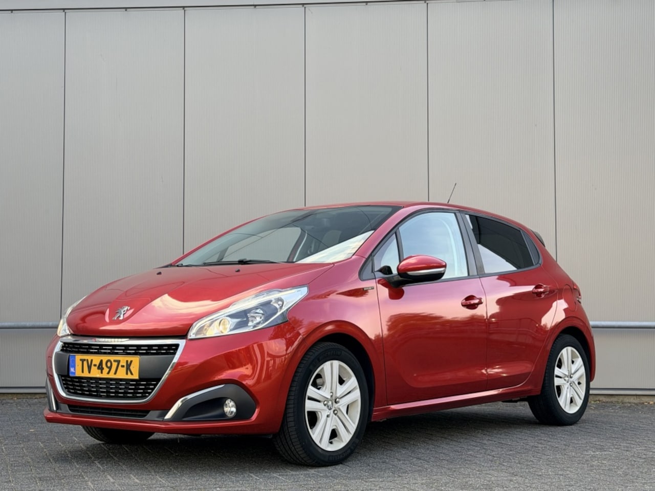 Peugeot 208 - 1.2 PureT. Signature - AutoWereld.nl