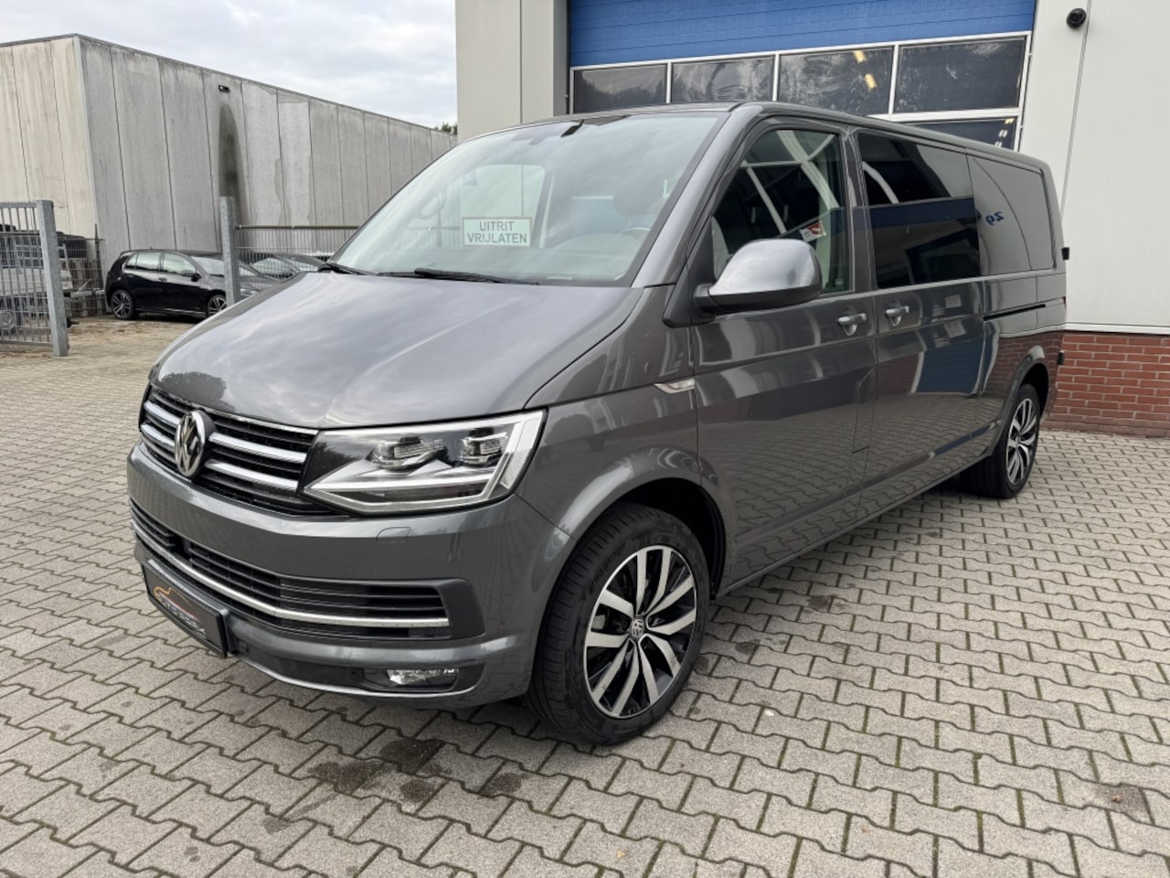 Volkswagen Transporter - 2.0 TDI L2H1 DC Hi. *LED* 1 eig.* - AutoWereld.nl