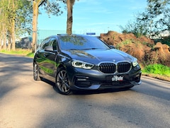 BMW 1-serie - 120i High Executive| Pano | Head-Up |Keyless|Trekhaak | Stuur-/Stoelverwarming