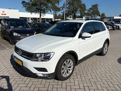 Volkswagen Tiguan - 1.4 TSI 150 pk ACT Comfortline | Trekhaak | Naviagatie | Climatronoc | Parkeersensoren | C