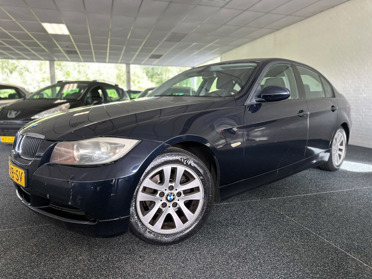 BMW 3-serie - 318d High Executive | Trekhaak | Cruise | Airco | ORG NL | NAP | LMV | PDC - AutoWereld.nl