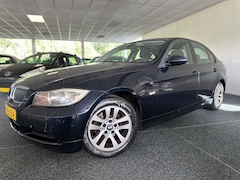 BMW 3-serie - 318d High Executive | Trekhaak | Cruise | Airco | ORG NL | NAP | LMV | PDC