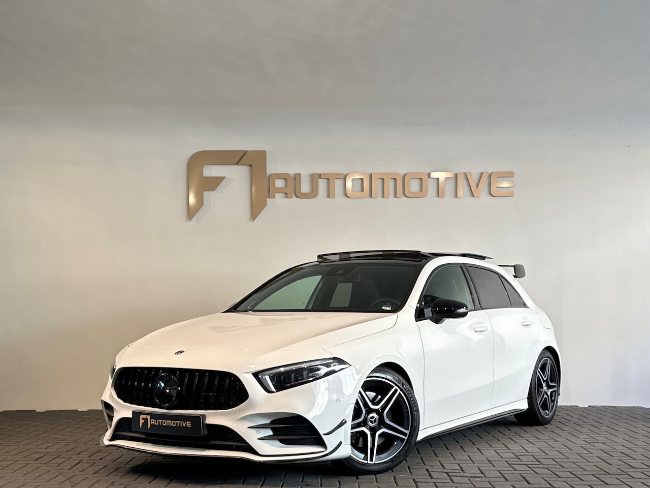Mercedes-Benz A-klasse - 220 AMG Pano|Burmester|Cruise Control|Sfeer|Lane Assist - AutoWereld.nl