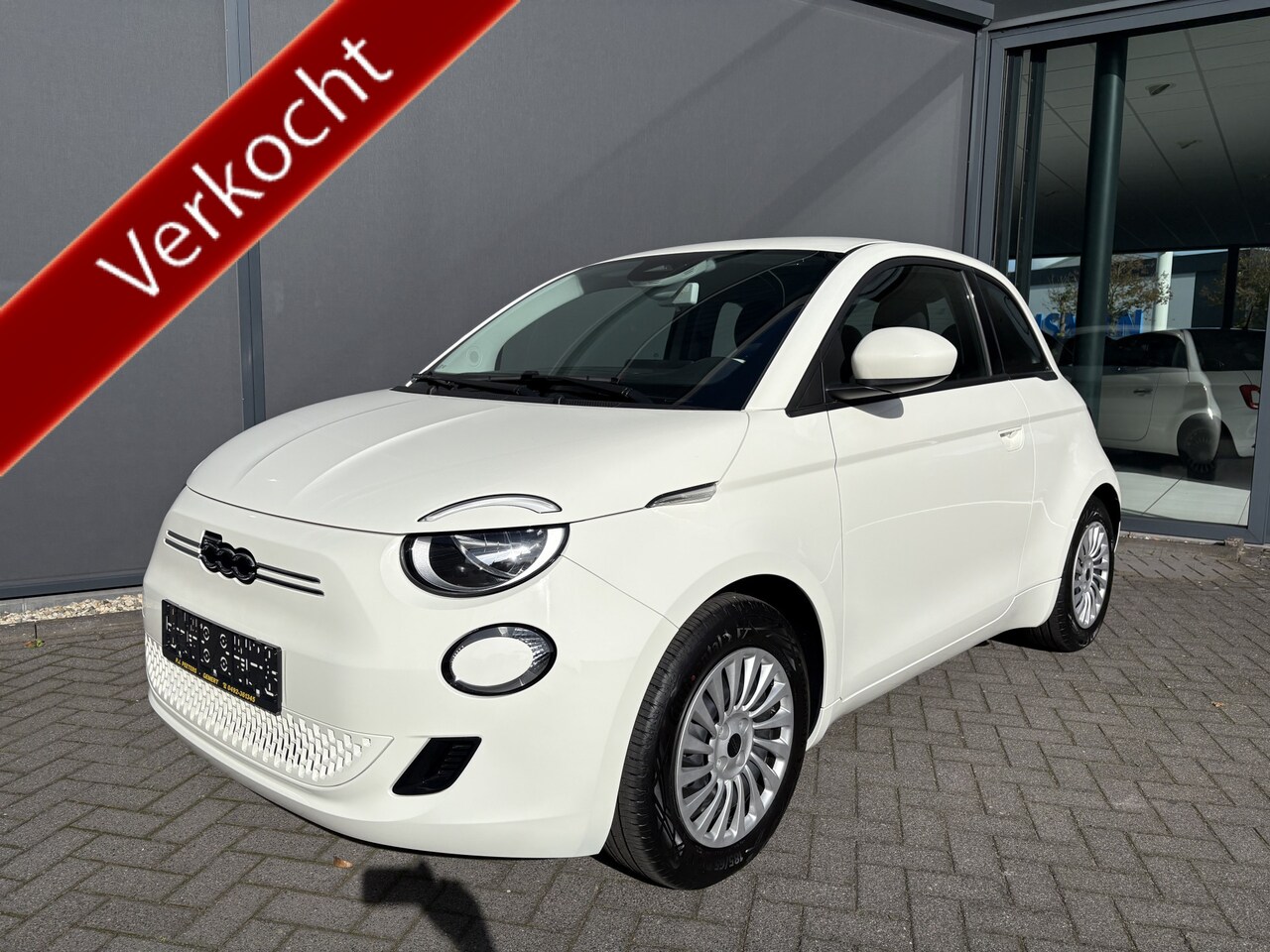 Fiat 500 - Icon 42 kWh Airco - Apple carplay - Bluetooth - Cruise control - Keyless start - Navigatie - AutoWereld.nl