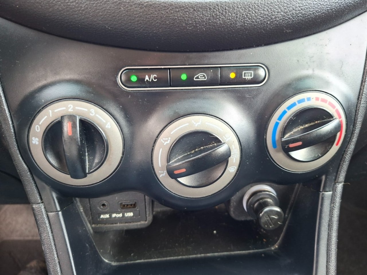 Hyundai i10 - 1.1 i-Drive Cool RADIO CD/AIRCO/CENTR.VERGR/ELEC.RAMEN VOOR