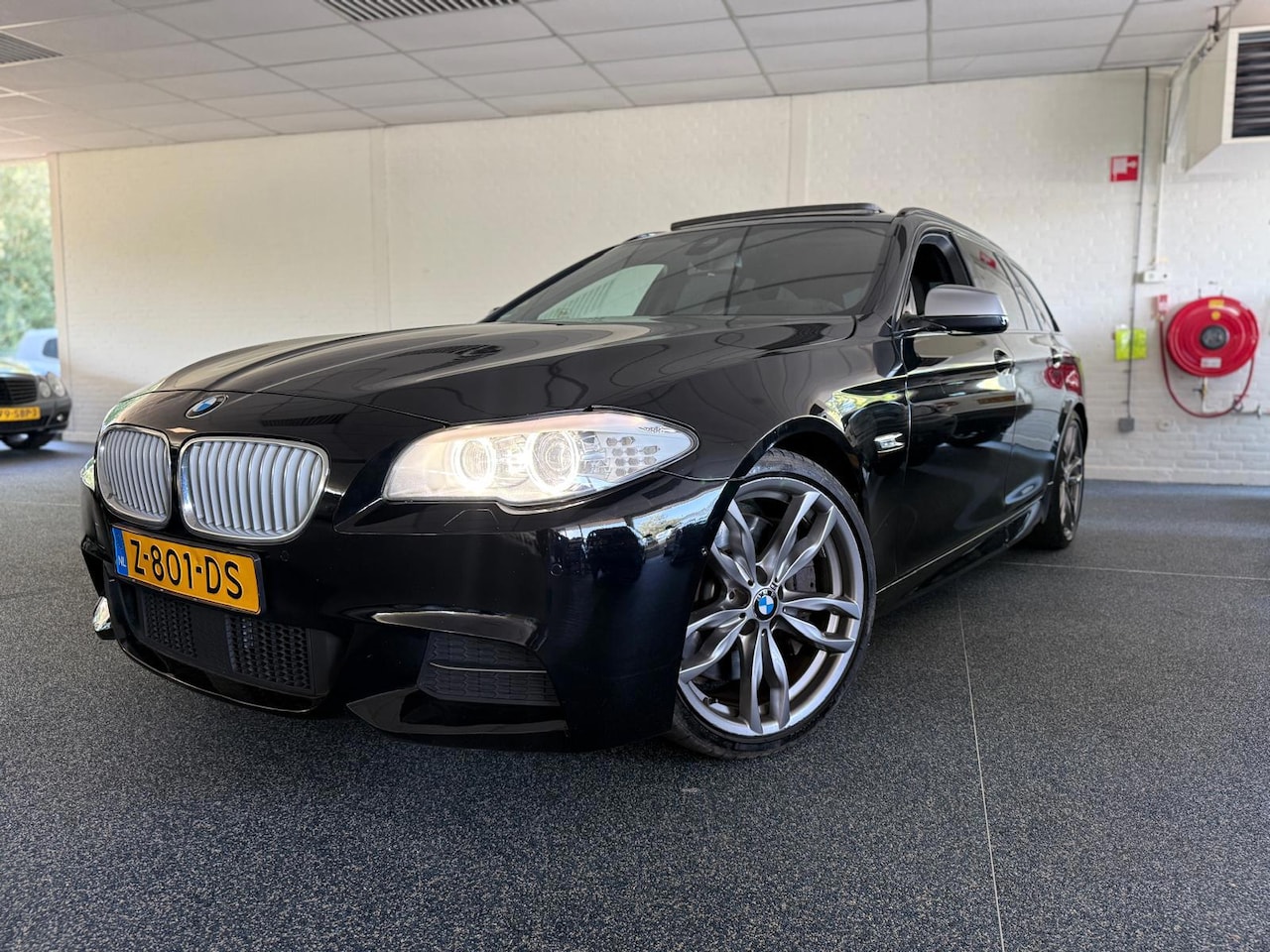 BMW 5-serie Touring - M550xd |Stoel Verwarming/Ventilatie | Camera | Memory | Leder | Pano | Climate | Cruise | - AutoWereld.nl