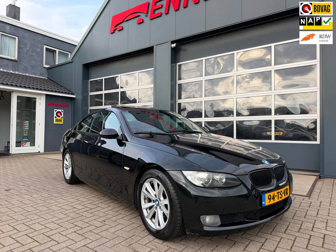 BMW 3-serie Coupé - 325i High Executive / Schuifdak / Sportleder / 6 Cilinder / Youngtimer. - AutoWereld.nl