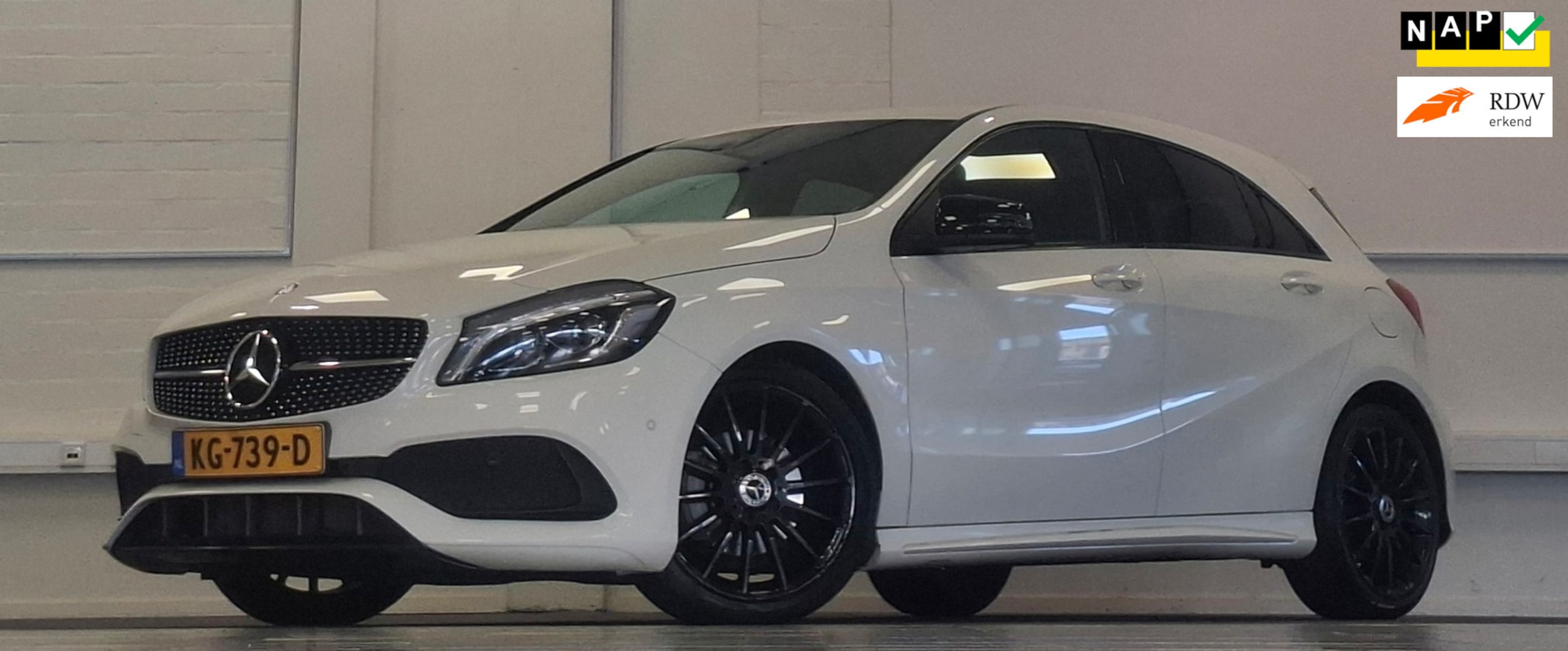 Mercedes-Benz A-klasse - 180 AMG Night Edition Plus Camera Xenon LED Leder Mooi! - AutoWereld.nl