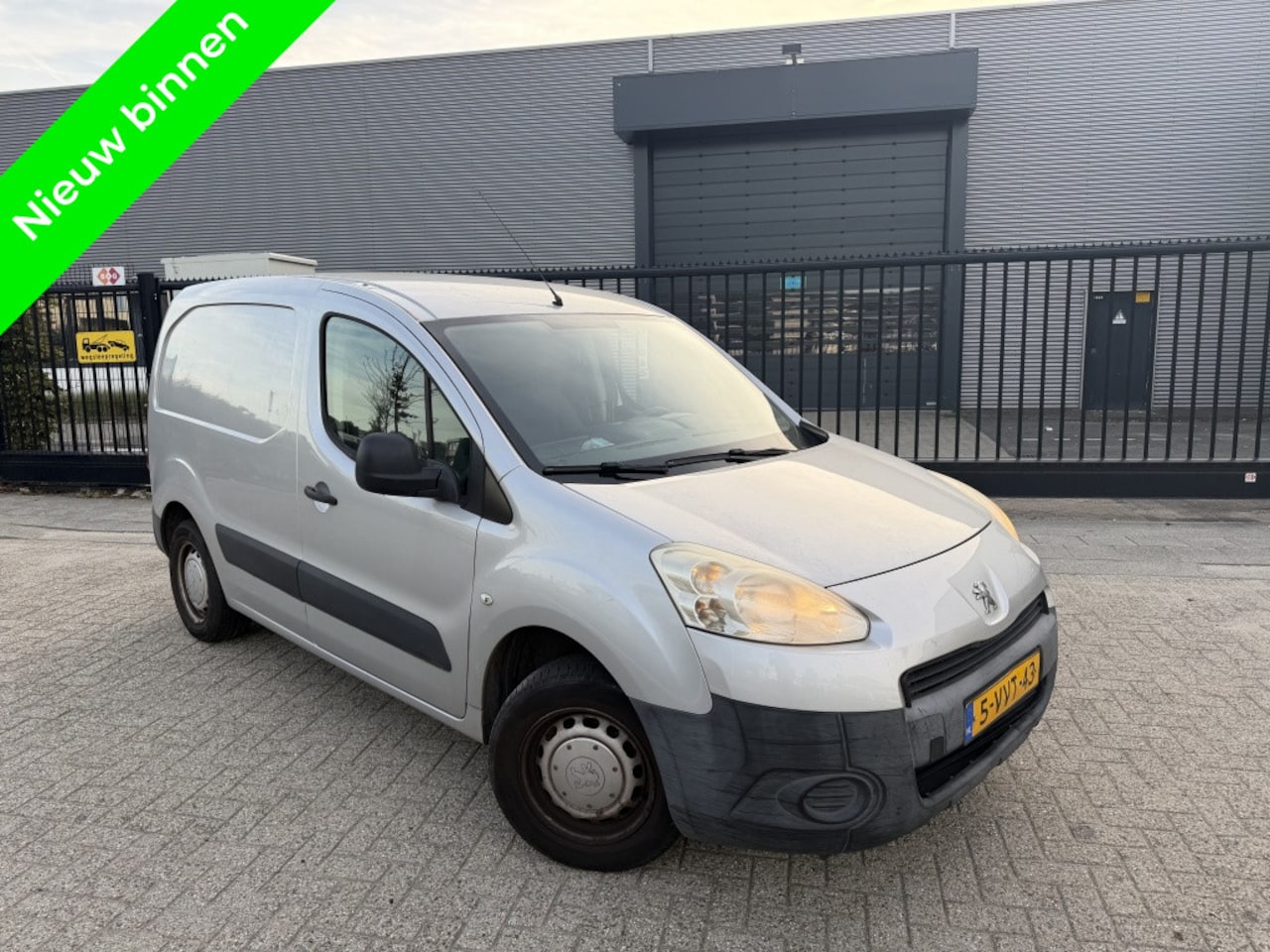 Peugeot Partner - 120 1.6 HDI Lagekm|Clima|Radio - AutoWereld.nl