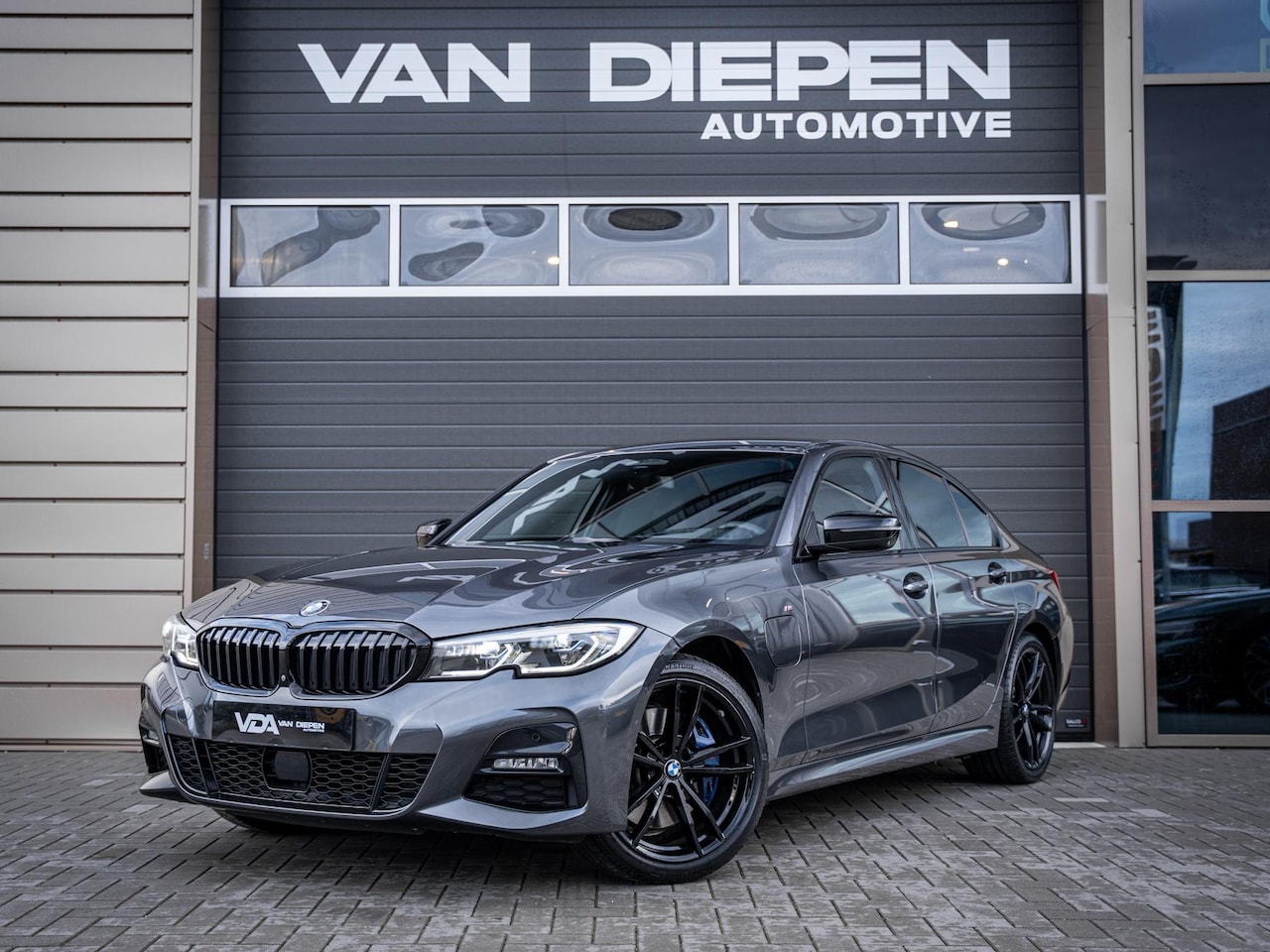 BMW 3-serie - 330e High Executive M-Sport l Laser l Memory l HUD l H/Kardon l 360cam - AutoWereld.nl
