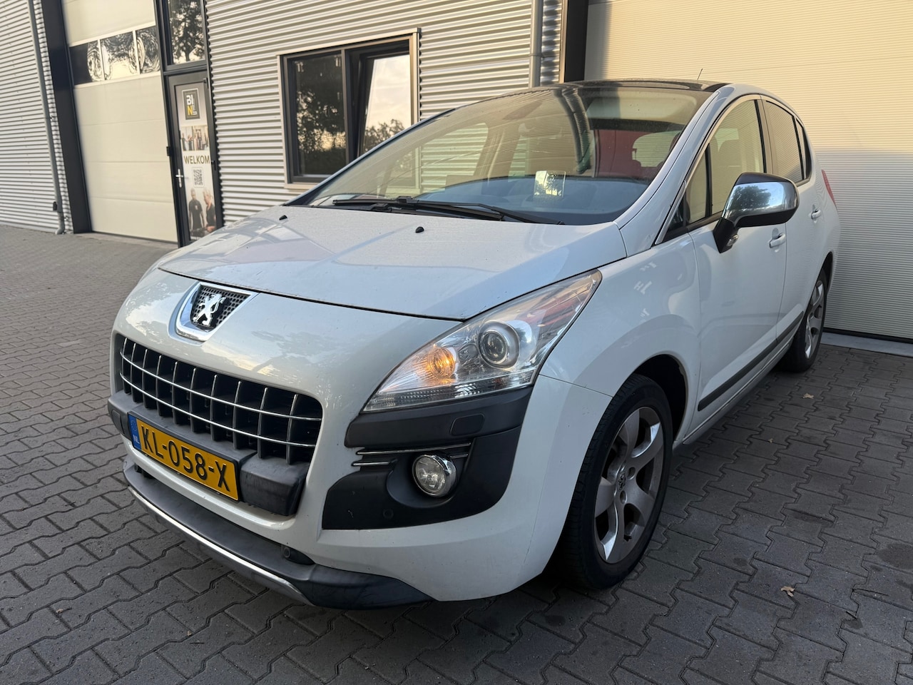 Peugeot 3008 - 1.6 THP Blue Lease Executive 1.6 THP Blue Lease Executive - AutoWereld.nl