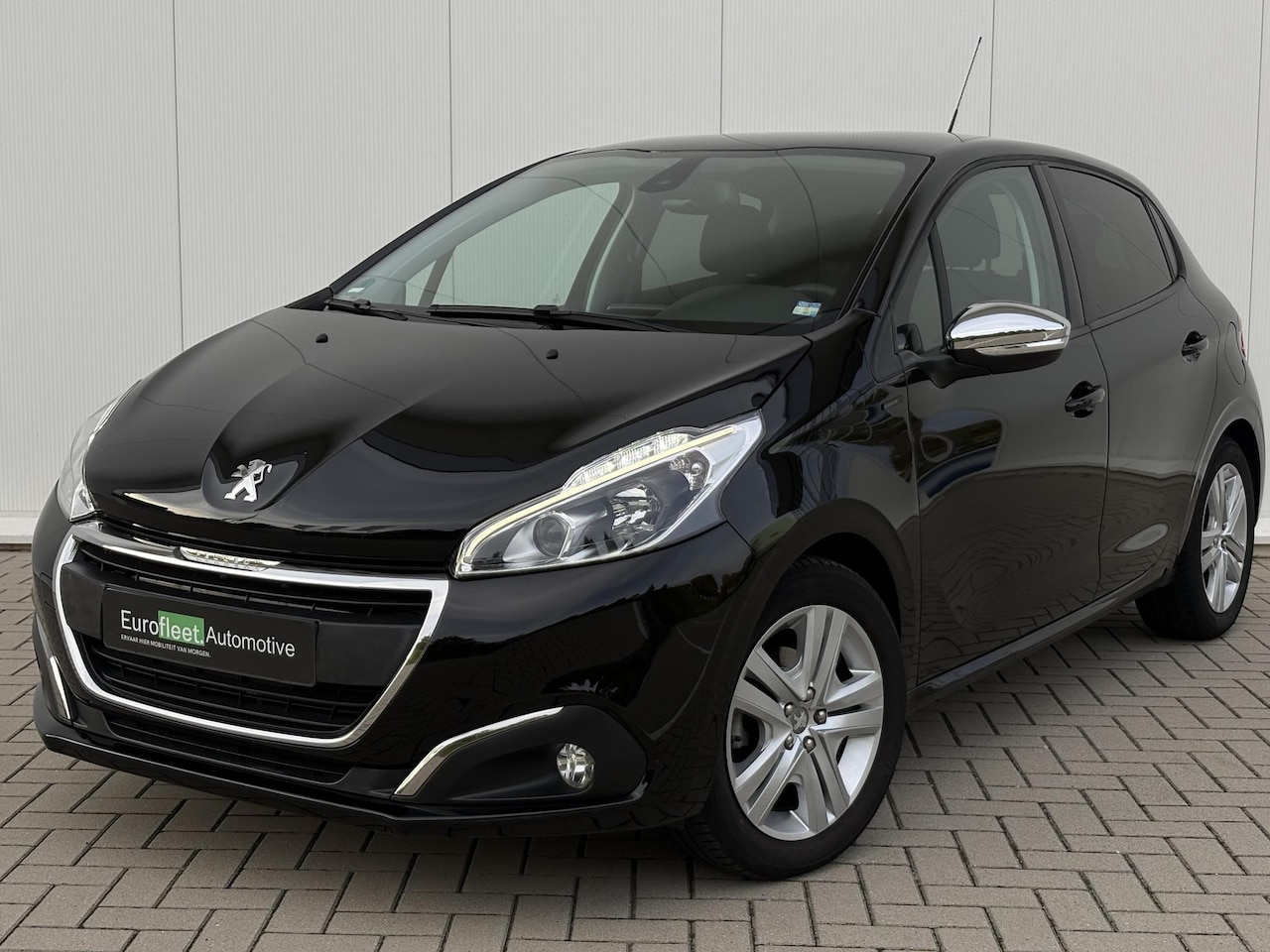 Peugeot 208 - 1.2 PureTech Signature | extreem lage km stand | stoelverwarming | carplay | Heel netjes!