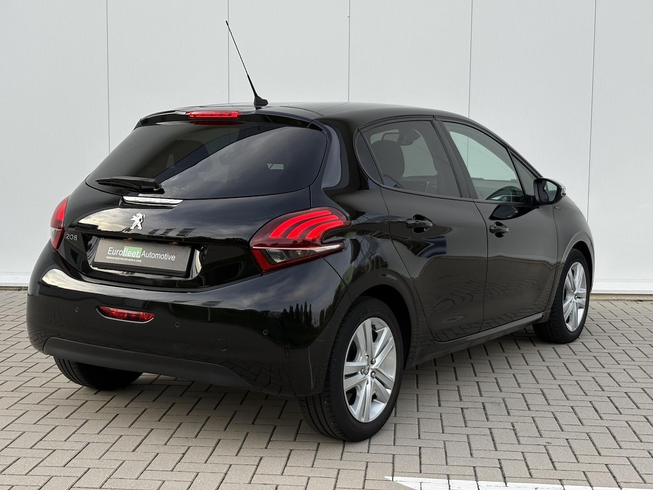 Peugeot 208 - 1.2 PureTech Signature | extreem lage km stand | stoelverwarming | carplay | Heel netjes!