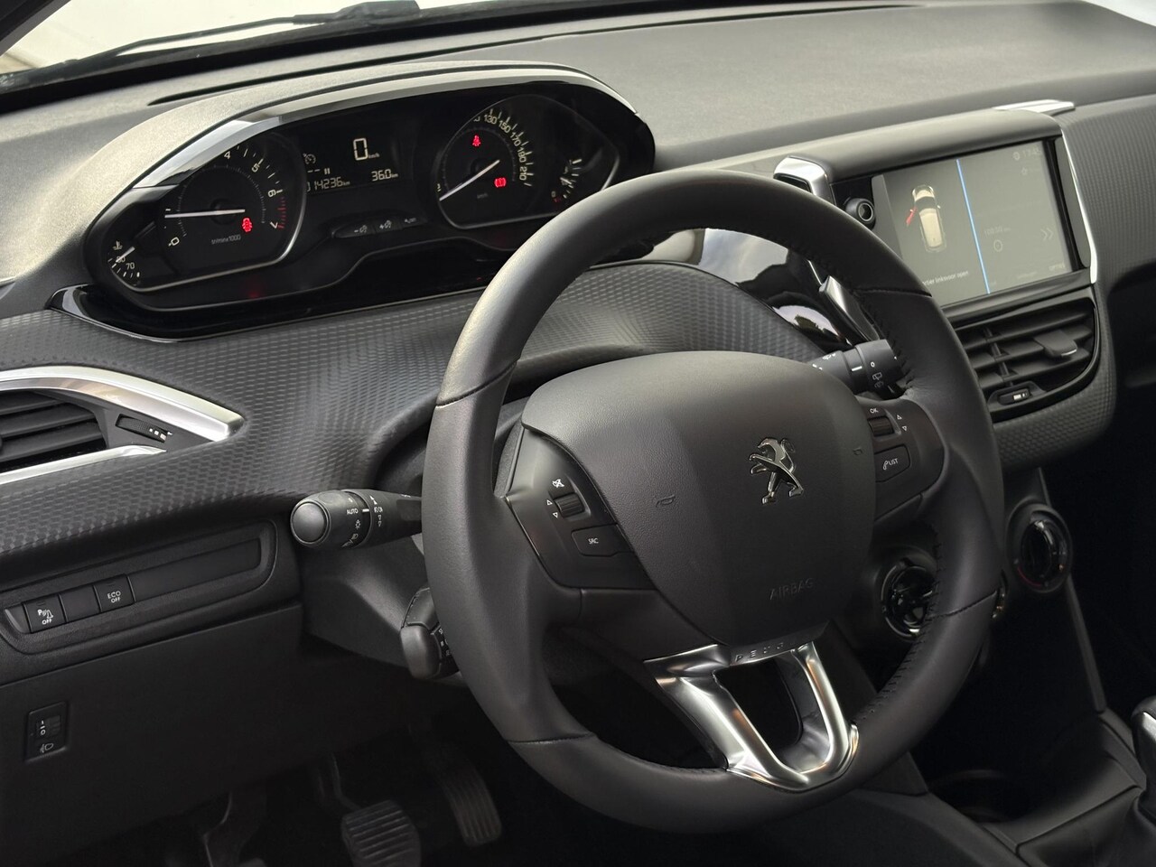 Peugeot 208 - 1.2 PureTech Signature | extreem lage km stand | stoelverwarming | carplay | Heel netjes!