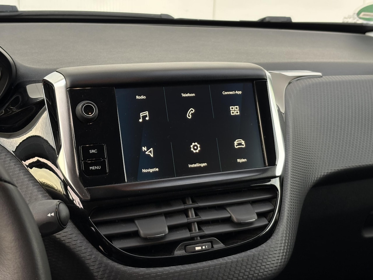 Peugeot 208 - 1.2 PureTech Signature | extreem lage km stand | stoelverwarming | carplay | Heel netjes!