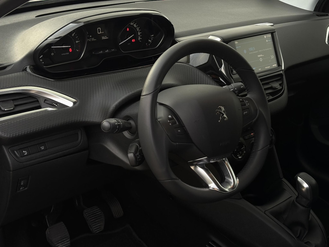 Peugeot 208 - 1.2 PureTech Signature | extreem lage km stand | stoelverwarming | carplay | Heel netjes!