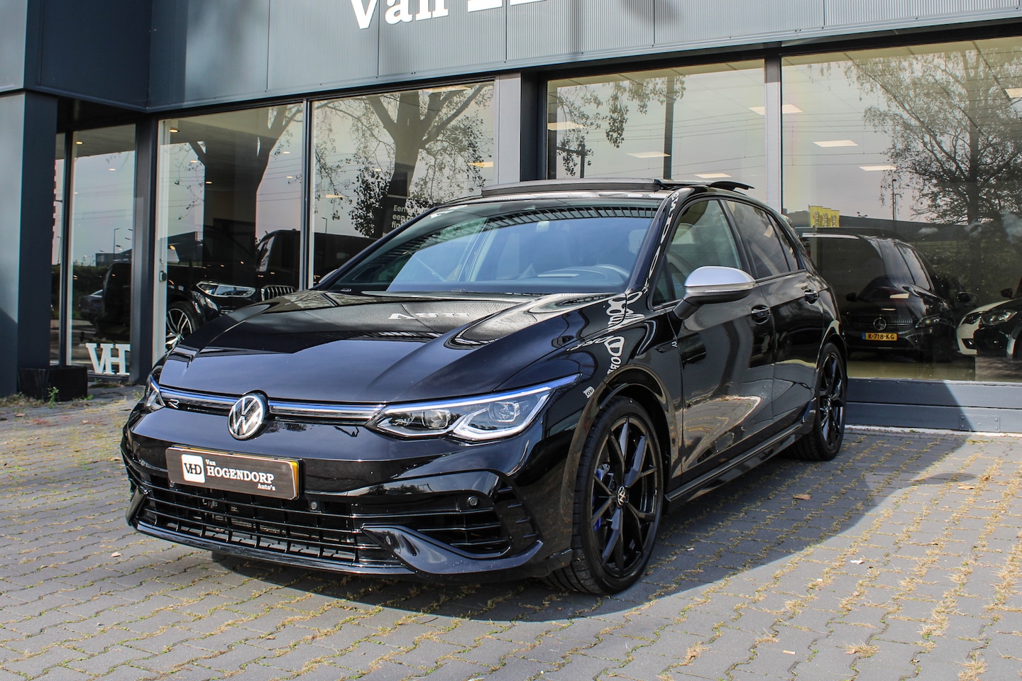Volkswagen Golf - 2.0 TSI R 4Motion PANO HUD LEER H&K AKRAPOVIC - AutoWereld.nl