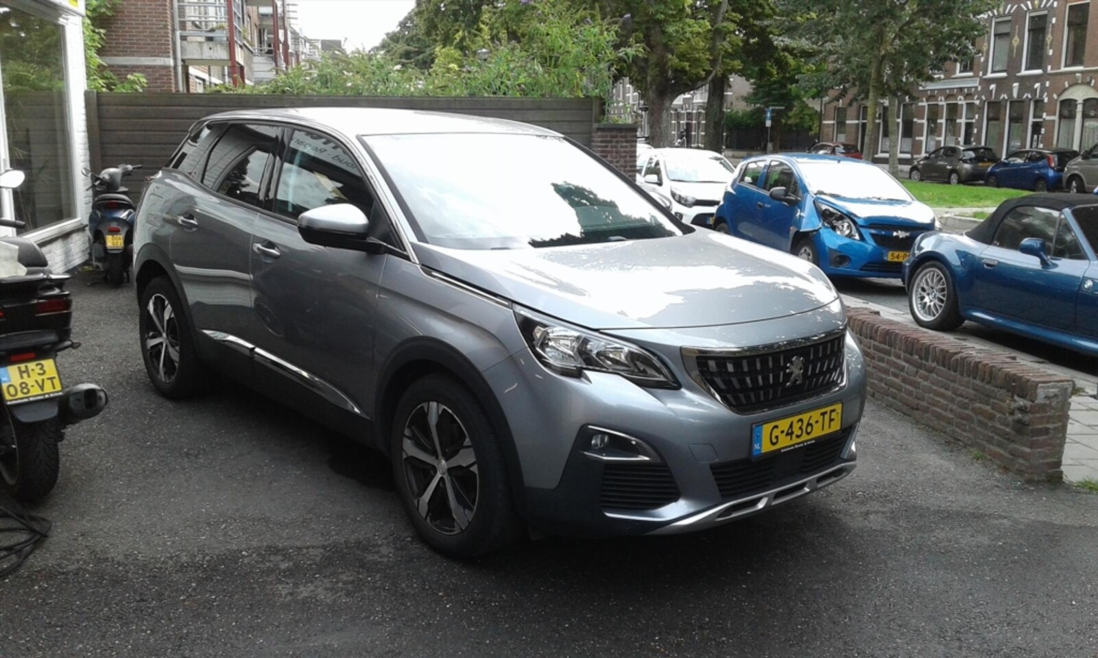 Peugeot 3008 - 1.2 PureTech 130pk S&S EAT Allure - AutoWereld.nl